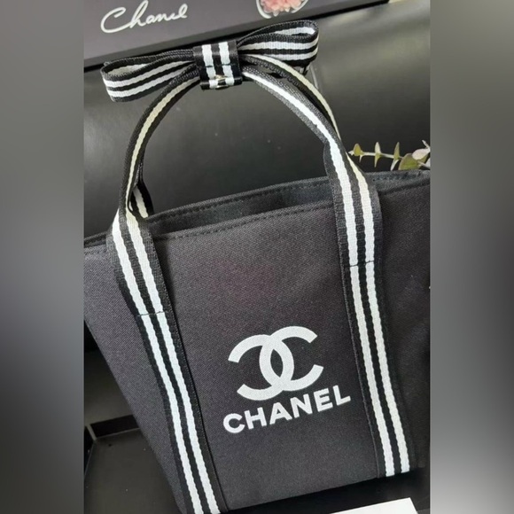 Black Tote with White Accents - Picture 3 of 13